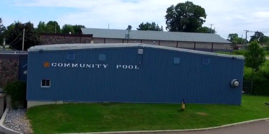 An exterior photo of the Kinsmen Pool.
