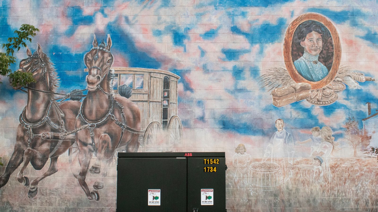 Photo of the S.J. Webb Bakery mural.