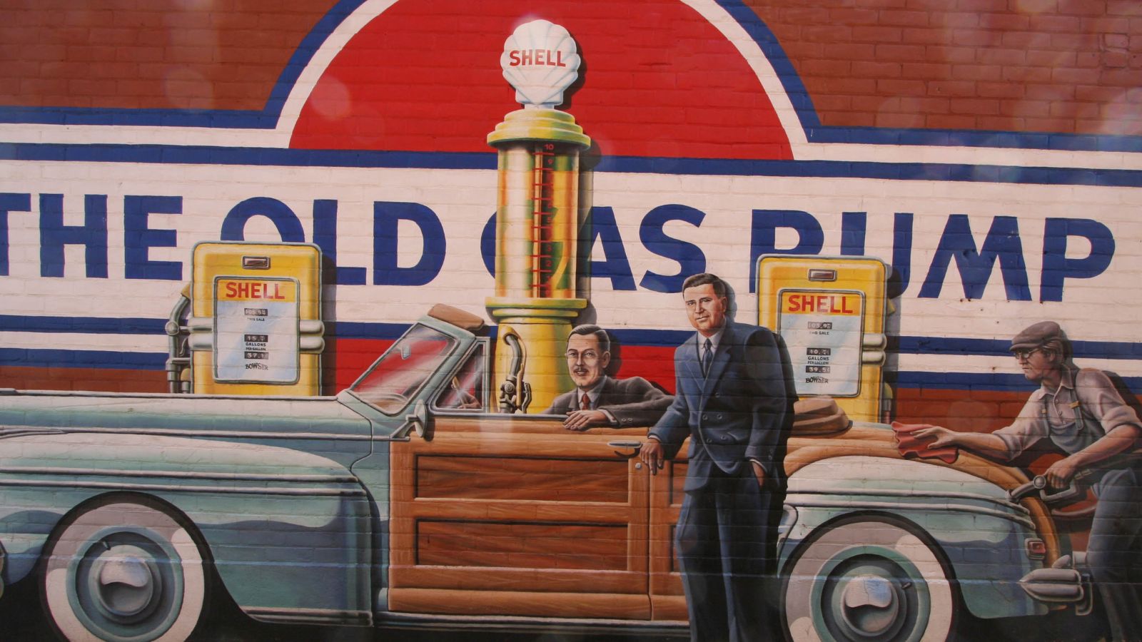 Photo of the Old Gas Pump mural.